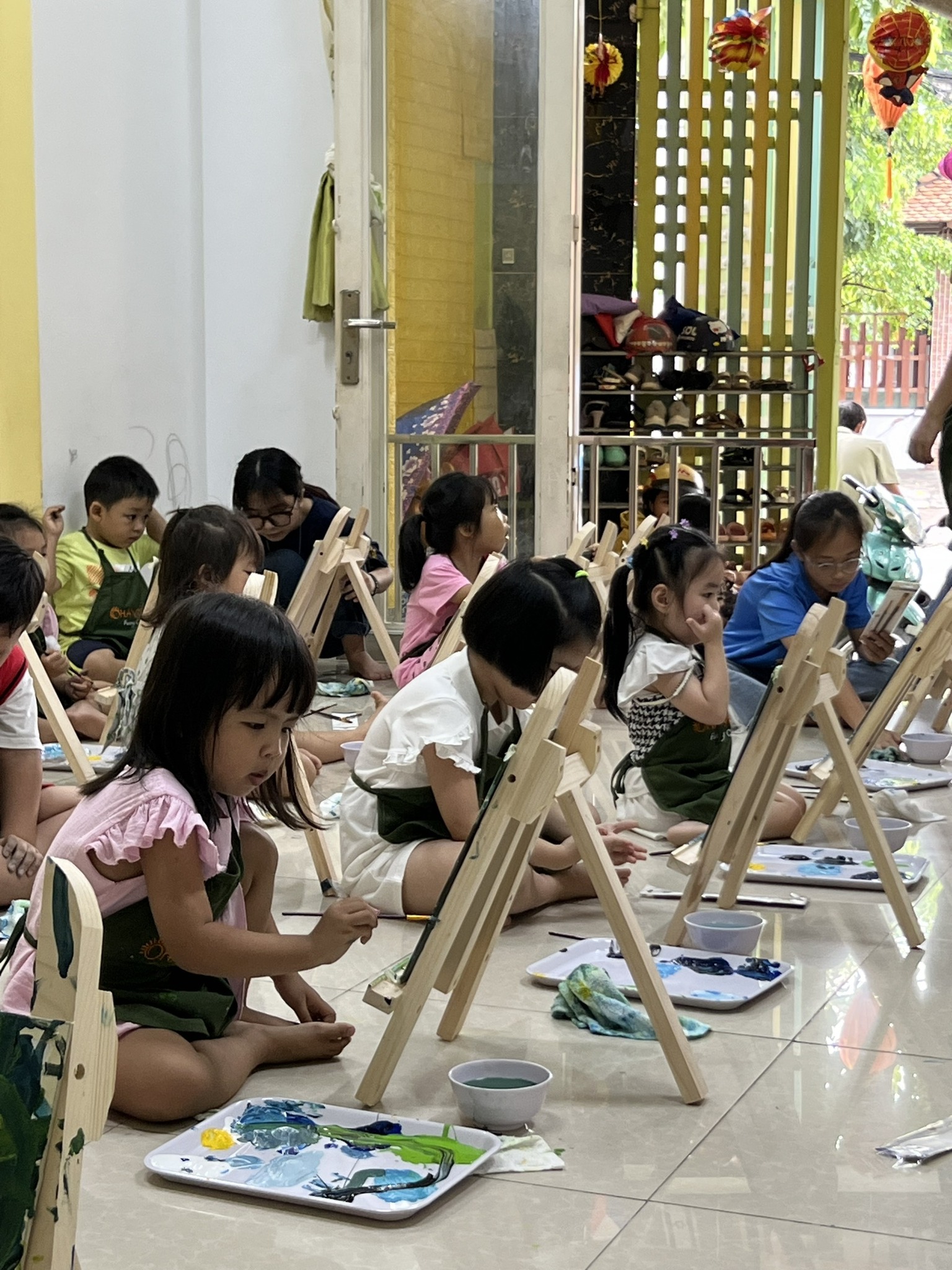 Bé tập làm họa sĩ – Sáng tạo cùng màu sắc tại Trường Mầm Non Thiên Ân ?✨